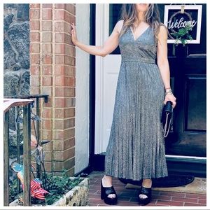Most Fabulous From Paris Chic pleated midi Dress
